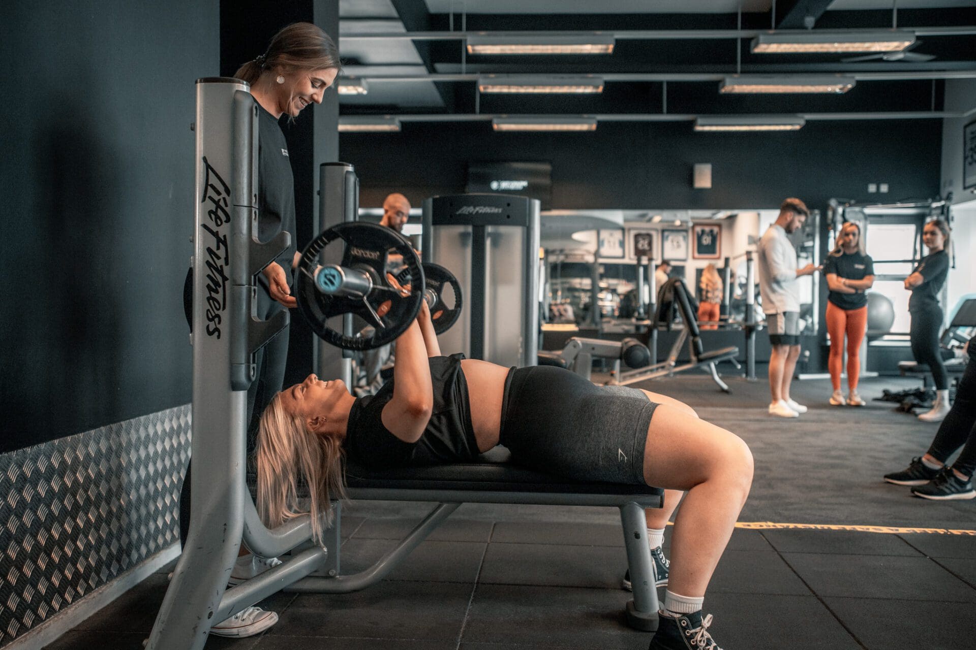 personal trainer course Romania bench press